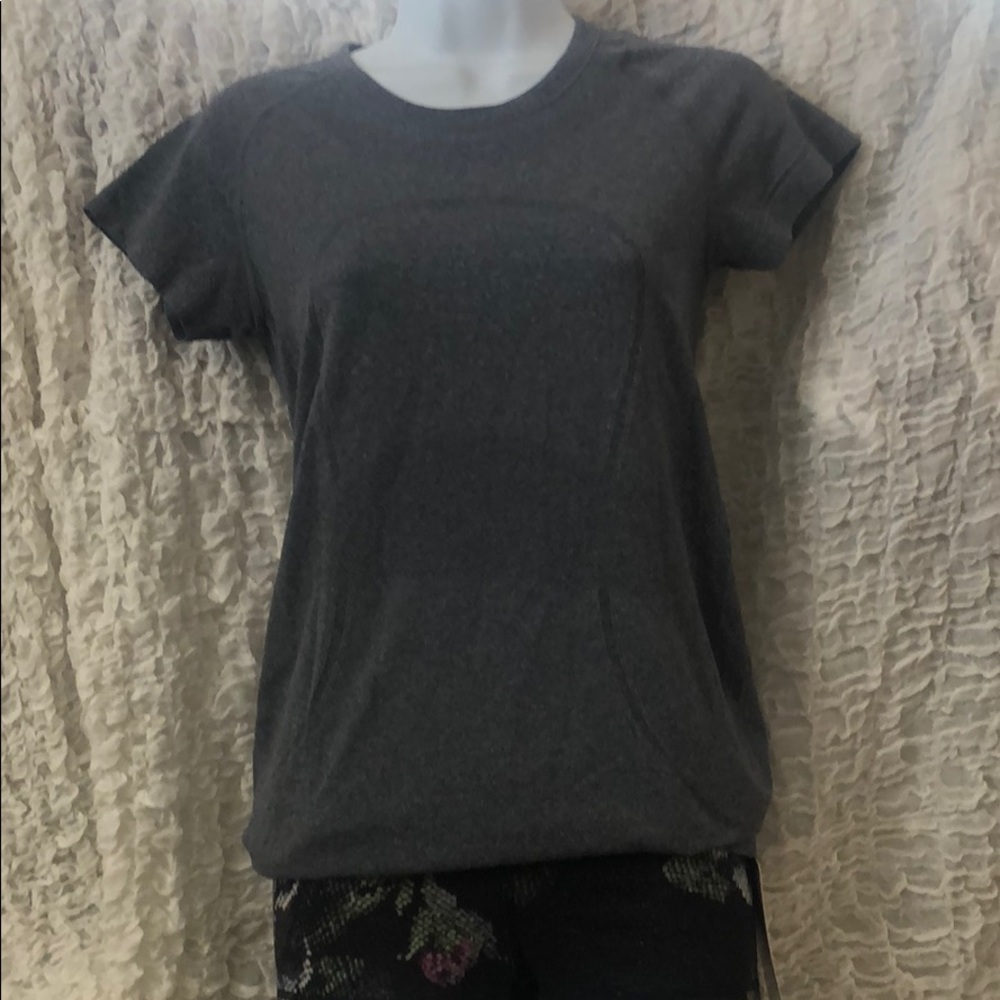 Grey lululemon short sleeve tee